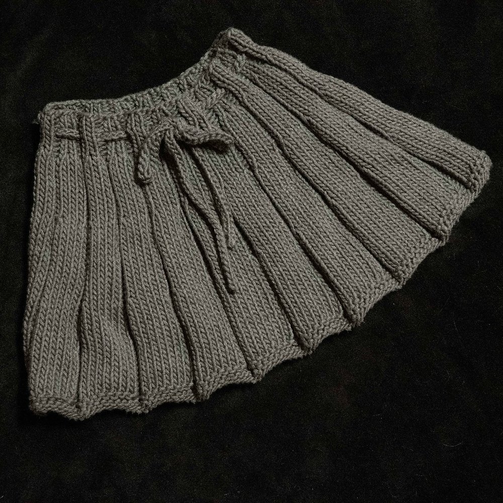 NWOT Tuchinda dark green thick knit cotton skirt, size girls' 6